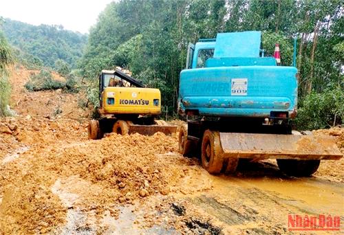 Quảng Bình: Nỗ lực thông tuyến Quốc lộ 9C khi bị hàng chục nghìn khối đất đá vùi lấp