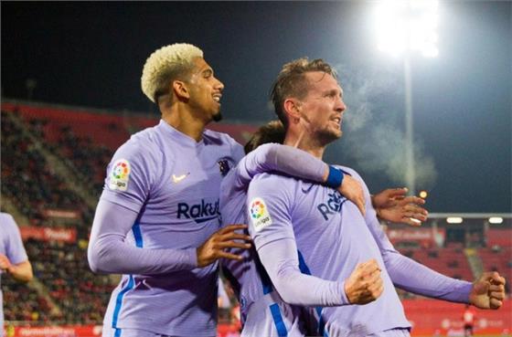 Barca phả hơi nóng vào vị trí thứ tư của Atletico Madrid