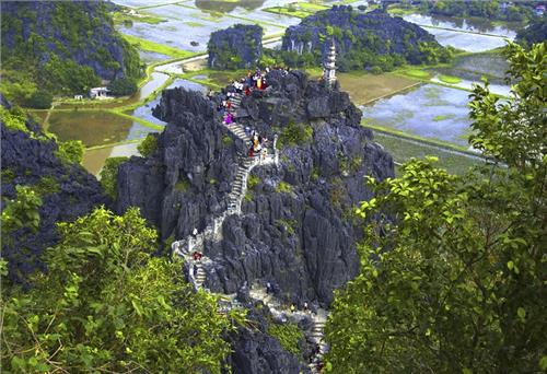 Hấp dẫn cảnh đẹp khu du lịch Hang Múa - Ninh Bình