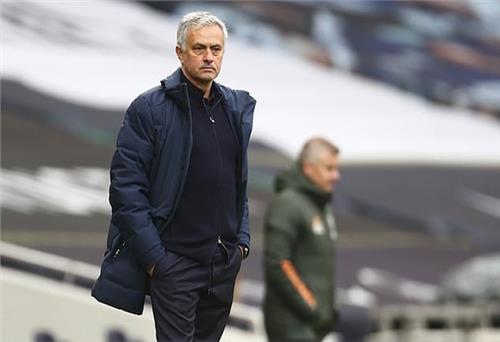 HLV Mourinho: 'Người đặc biệt' thành 'Người bình thường'