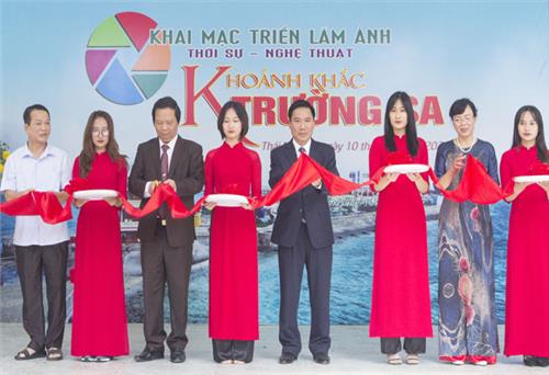 Triển lãm ảnh “Khoảnh khắc Trường Sa”