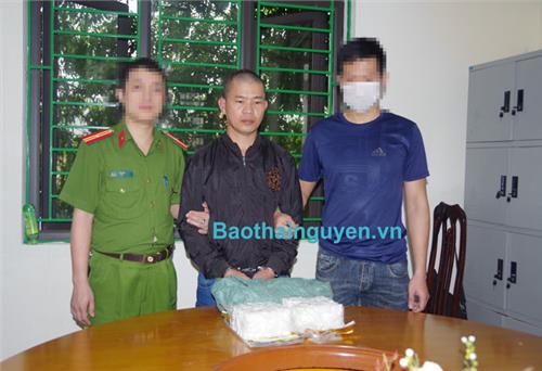 Thái Nguyên: Bắt hai đối tượng mua bán trái phép gần 2kg ma túy đá