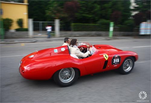 Lễ hội siêu xe Ferrari ở Italy