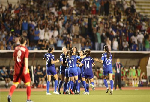 Thua đậm Philippines 0-4, đội tuyển bóng đá nữ Việt Nam trở thành cựu vô địch Giải bóng đá nữ Đông Nam Á