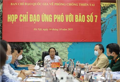 Cần sớm có phương án ứng phó bão số 8