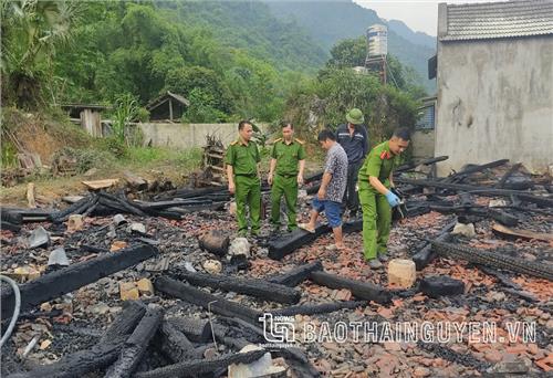 Cháy nhà sàn tại xã Tân Long, ước thiệt hại khoảng 400 triệu đồng