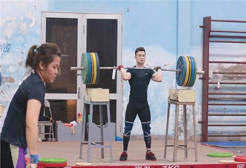 Cử tạ Việt Nam: Chông chênh chỉ tiêu huy chương