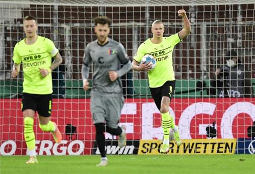 Dortmund trở thành cựu vương Cúp Quốc gia Đức