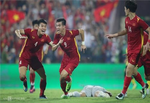 U23 Việt Nam - U23 Malaysia (1-0): Tiến Linh tỏa sáng