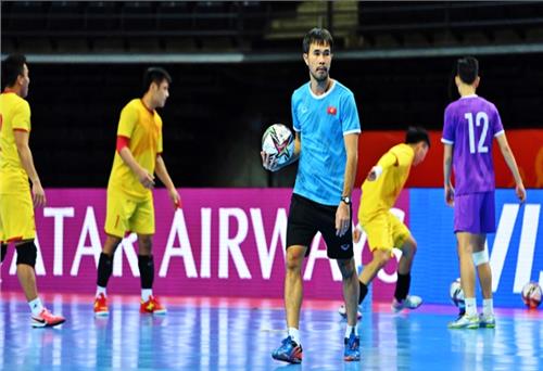 Đội tuyển futsal Việt Nam 'vượt núi' để giành quyền tự quyết tấm vé đi tiếp
