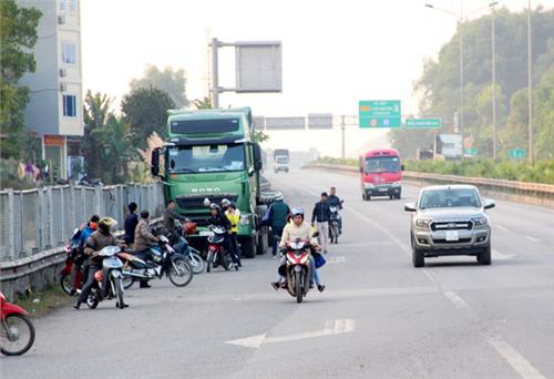 Xe máy đi vào đường cao tốc: Hiểm họa khôn lường