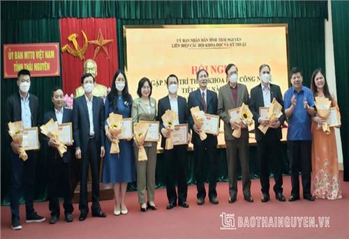 Gặp mặt trí thức khoa học công nghệ tiêu biểu