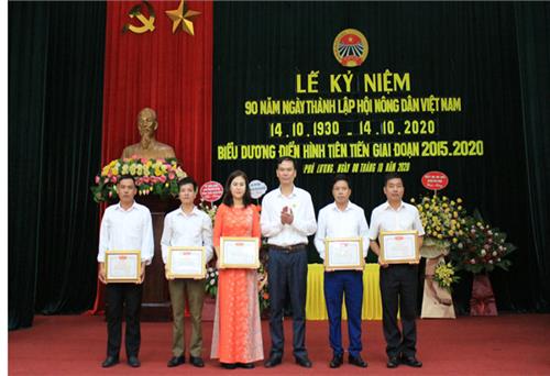  Biểu dương các điển hình nông dân tiên tiến