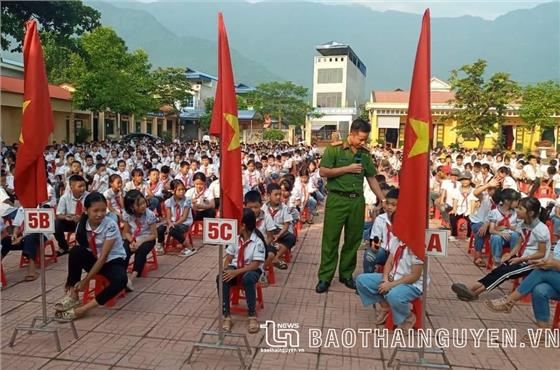 Đại Từ: Nâng cao ý thức chấp hành Luật Giao thông cho học sinh