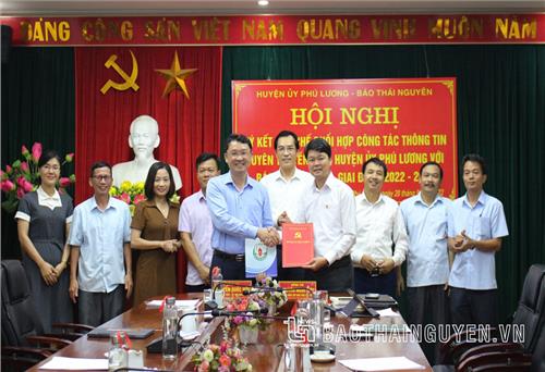 Ký kết Quy chế phối hợp tuyên truyền giữa Báo Thái Nguyên và Huyện ủy Phú Lương