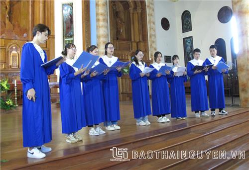 Sôi nổi thi đua hướng về ngày hội lớn