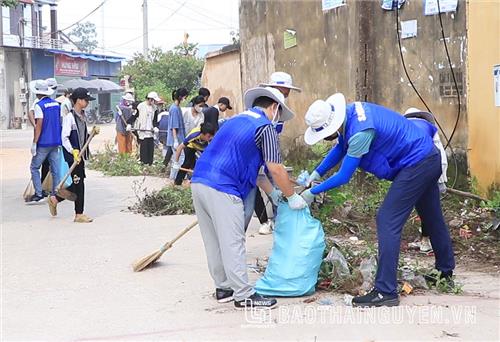 Phát động chiến dịch vệ sinh môi trường