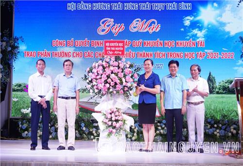 Thành lập Quỹ Khuyến học - khuyến tài và khen thưởng học sinh giỏi