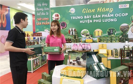 Phú Lương trưng bày sản phẩm OCOP tại Vincom Plaza Thái Nguyên