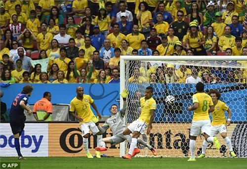 Thắng ba sao, Hà Lan lại khiến Brazil bẽ mặt
