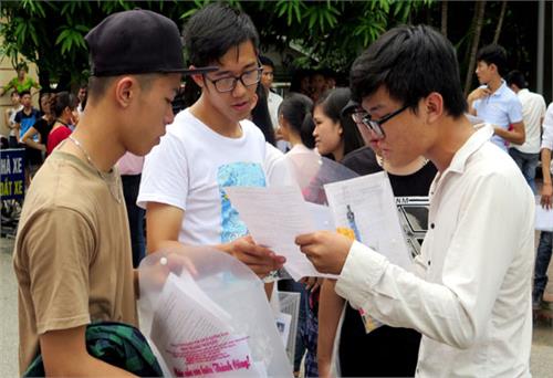 Các trường nỗ lực thu hút thí sinh