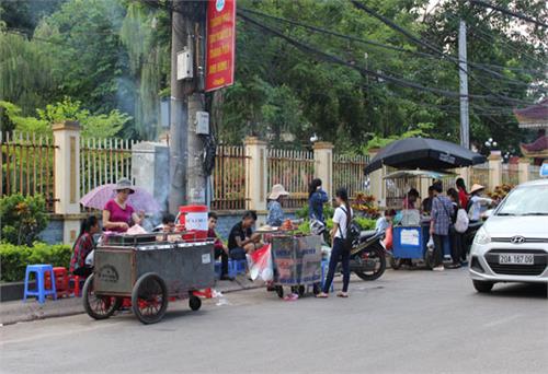 Thức ăn đường phố khó bảo đảm an toàn