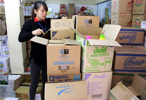 Rộn ràng thị trường hàng hóa ngày giáp Tết