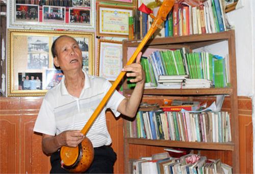 Mắc nợ với… dân ca