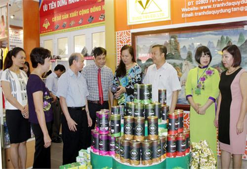 Khai trương Điểm bán hàng Việt Nam