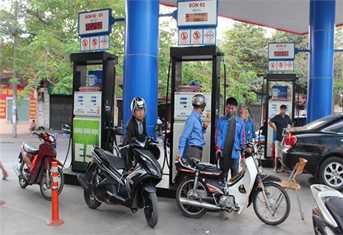 Giá xăng RON 92 tăng 675 đồng/lít