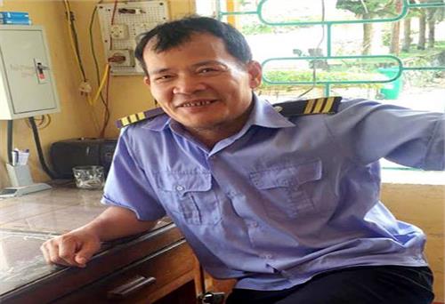 Nhặt được hơn 30 triệu đồng, bác bảo vệ nghèo không tham của rơi