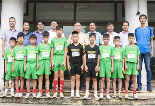 Liên đoàn Bóng đá tỉnh: Trao 10 triệu đồng cho đội bóng đá Nhi đồng