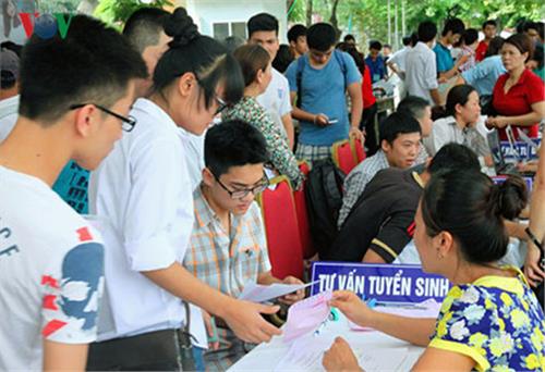 Điểm trúng tuyển đại học cao chưa từng có: Bất thường trong đổi mới?