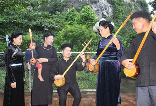 Bác sĩ trẻ “giữ lửa” tiếng Then
