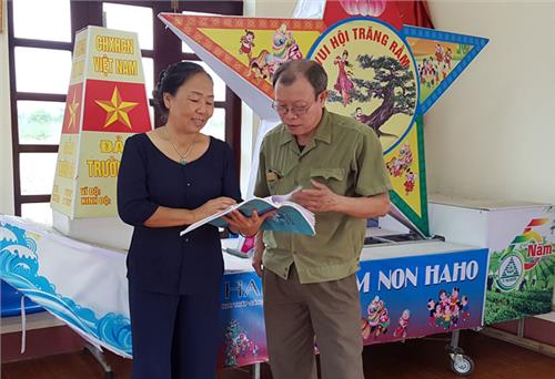 Hết lòng vì việc chung