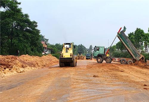 Đẩy nhanh tiến độ thi công hạng mục nâng cấp đường Việt Bắc, giai đoạn 2