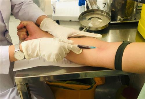 Có buộc phải xét nghiệm HIV khi hiến máu không?