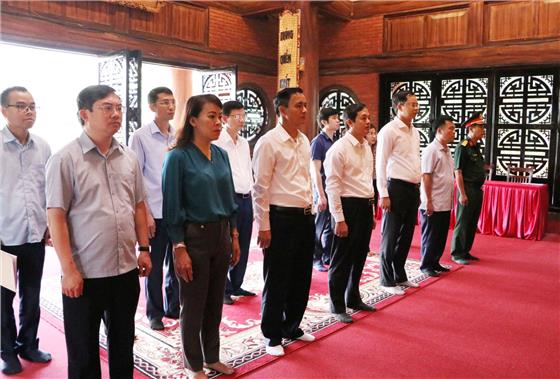 Dâng hương tưởng nhớ Chủ tịch Hồ Chí Minh nhân dịp sinh nhật Người