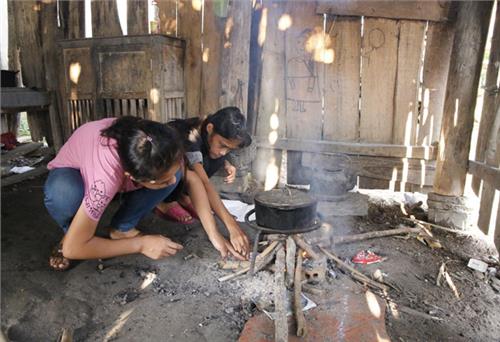 Hoàn cảnh đáng thương của hai chị em