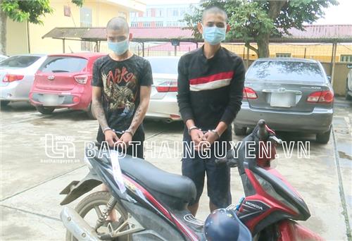 Phú Lương: Bắt hai đối tượng gây ra 4 vụ cướp giật trên đường
