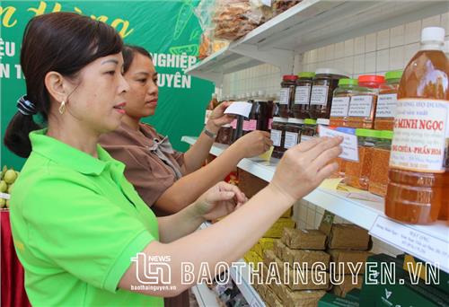 TP. Thái Nguyên: Trưng bày nhiều sản phẩm nông nghiệp tiêu biểu