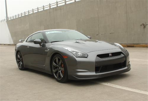 Thêm một chiếc Nissan GT-R về Việt Nam
