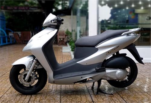 Honda Dylan 150 - phong cách xe châu Âu trên đường phố