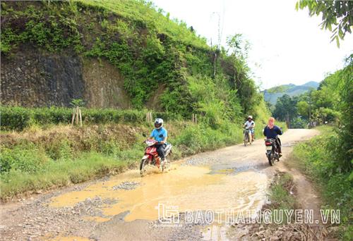 Phú Lương: Nhiều tuyến đường xuống cấp, tai nạn chực chờ