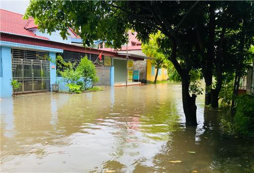 T.P Thái Nguyên: Ngập sâu bất thường gần Trường Tiểu học Nha Trang