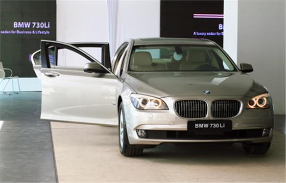 Giá xe BMW chính hãng tăng từ 2011