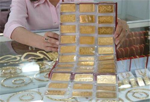 Giá vàng đảo chiều tăng vọt lên trên mức 44,80 triệu đồng