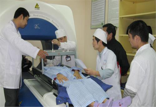 Người thầy thuốc phải luôn tu dưỡng, rèn luyện cả đức và tài