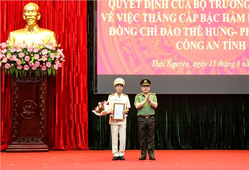 Thăng cấp bậc hàm Đại tá đối với Phó Giám đốc Công an tỉnh Thái Nguyên