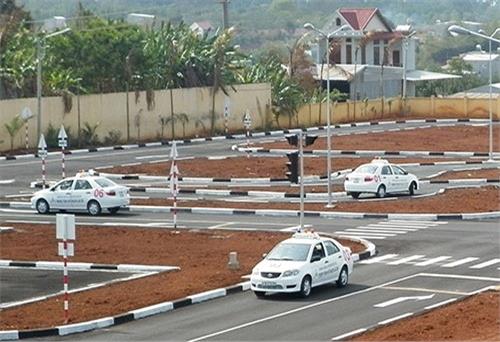 Tăng mức thu phí sát hạch lái xe